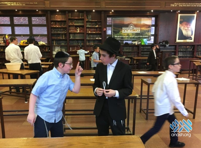 Tzeirei Hatmimim Hosts Rosh Yeshiva