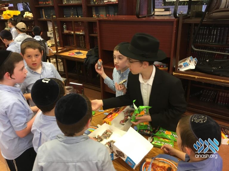 Tzeirei Hatmimim Hosts Rosh Yeshiva
