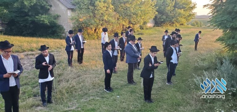 Tzfas Yeshiva Visits Kevorim of the Rabbeim