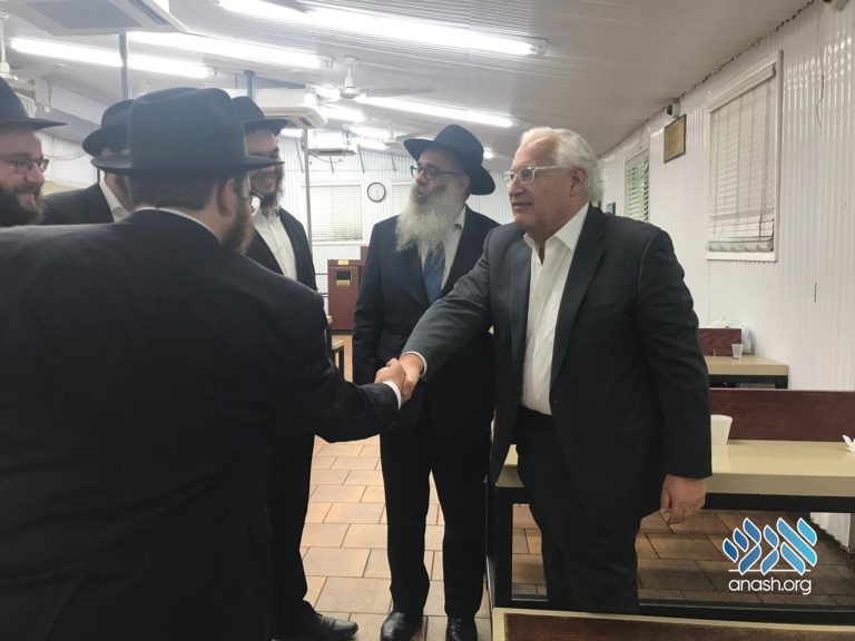Ambassador Visits Ohel, Receives Ramat Trump Tanya