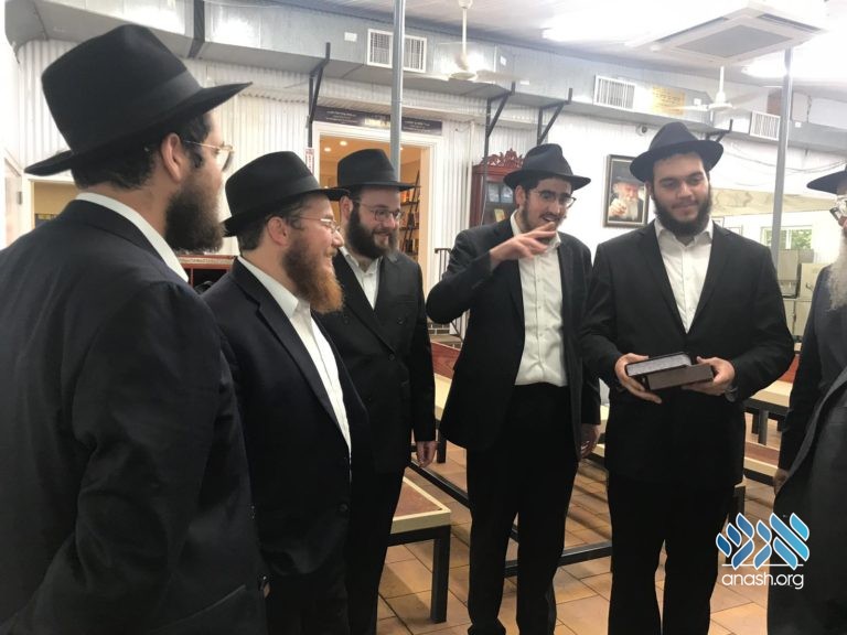 Ambassador Visits Ohel, Receives Ramat Trump Tanya