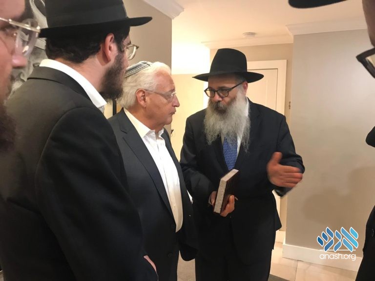 Ambassador Visits Ohel, Receives Ramat Trump Tanya
