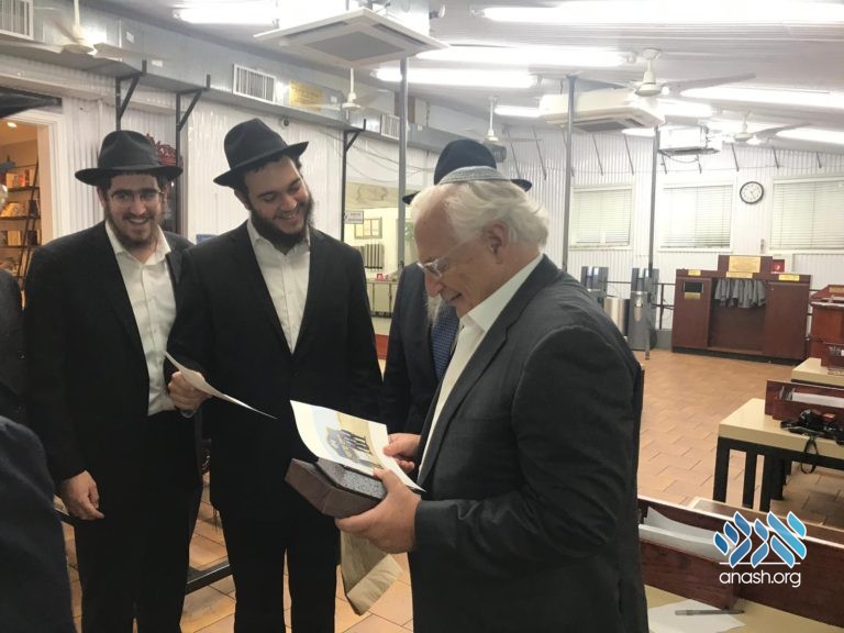 Ambassador Visits Ohel, Receives Ramat Trump Tanya