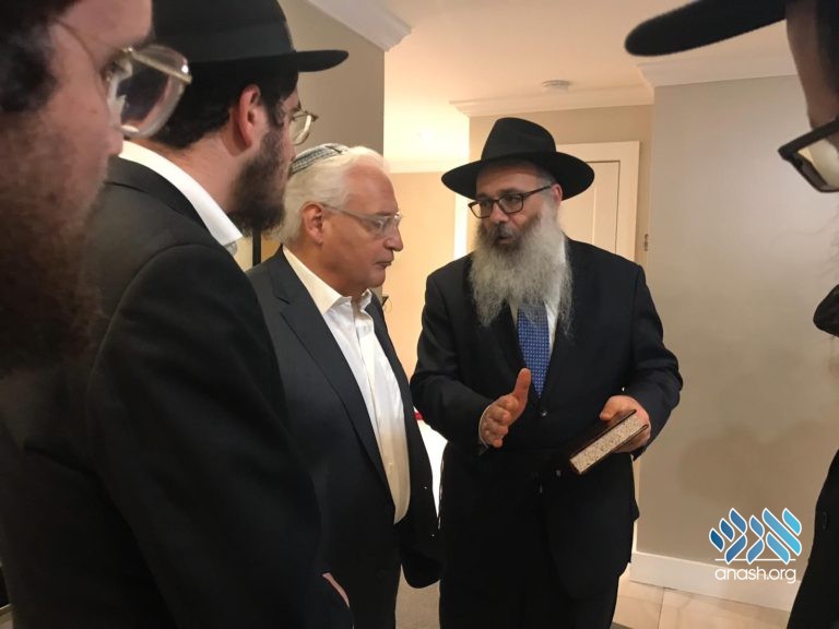 Ambassador Visits Ohel, Receives Ramat Trump Tanya
