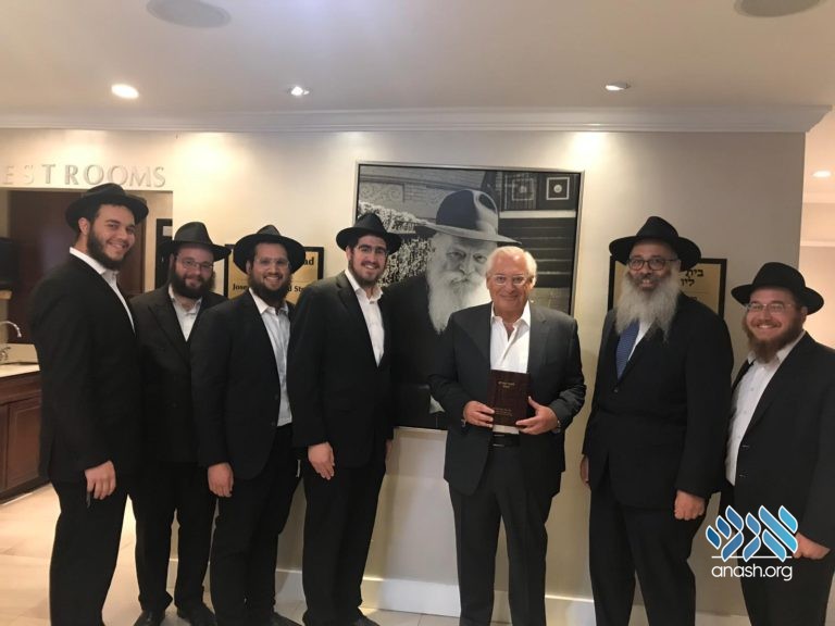 Ambassador Visits Ohel, Receives Ramat Trump Tanya
