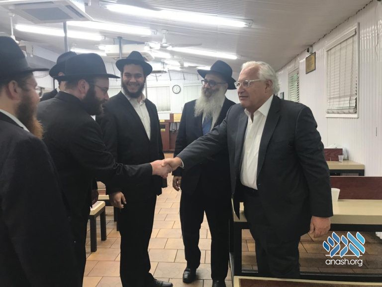Ambassador Visits Ohel, Receives Ramat Trump Tanya