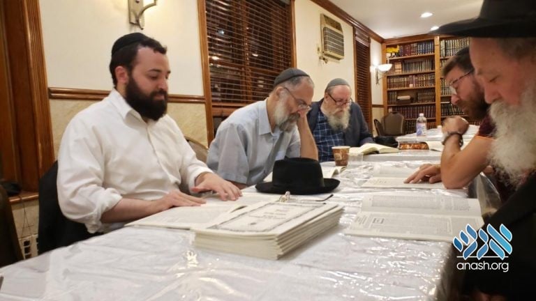 Crown Heights Holds Daily Shiurim on the Beis Hamikdash