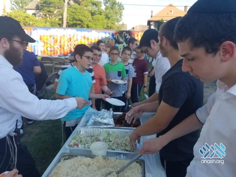 Campers Retrace the Frierdiker Rebbe’s Footsteps
