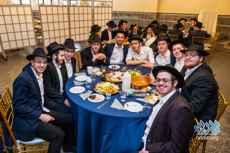 Hanachos Finalists Gather for Award Ceremony
