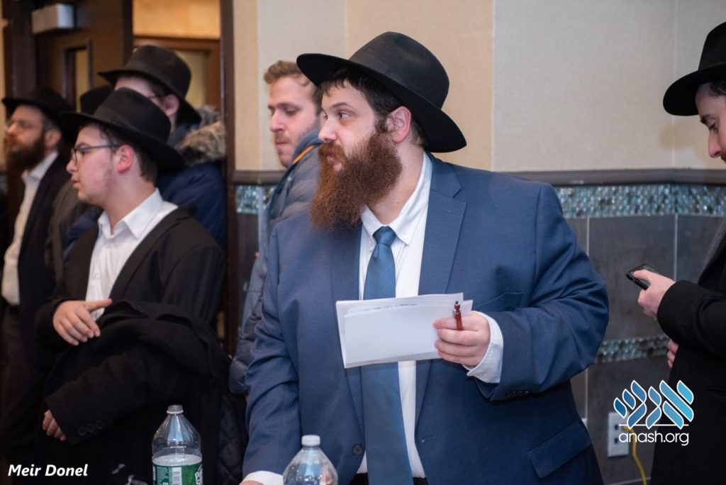 Community Gathers for Yartzeit of Rabbi Yonah Avtzon - Anash.org