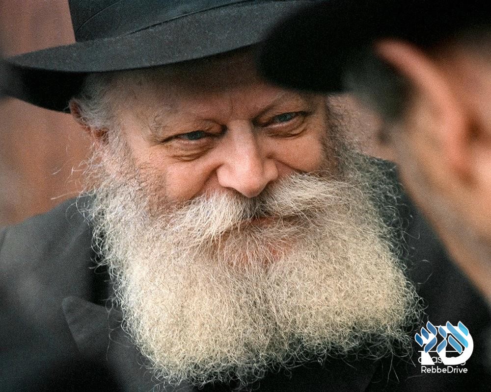 450 New Photos Of Tishrei With The Rebbe Released