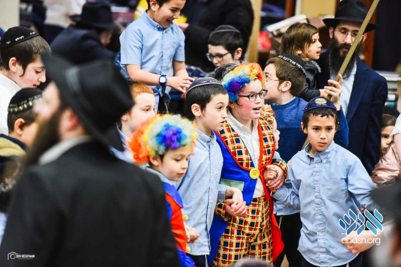 Kids Celebrate Purim Katan With Music and Dancing