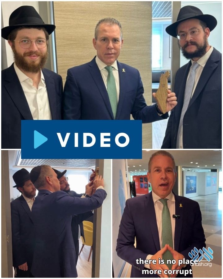 UN Ambassador attaches eye-catching mezuzah on his way out