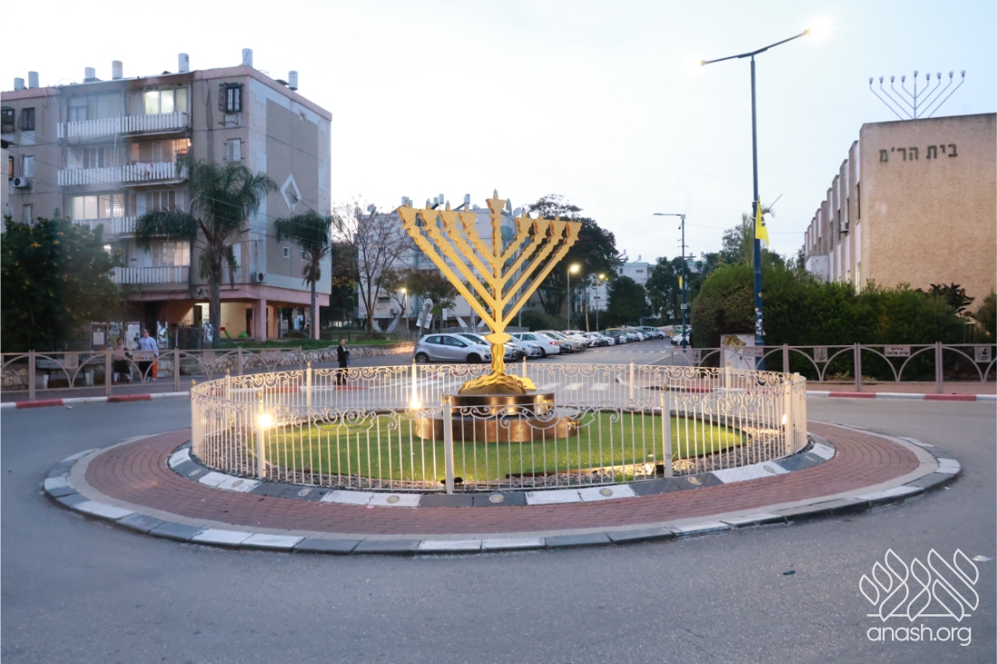 Photographer Documents Incredible Growth of Rebbe’s Town