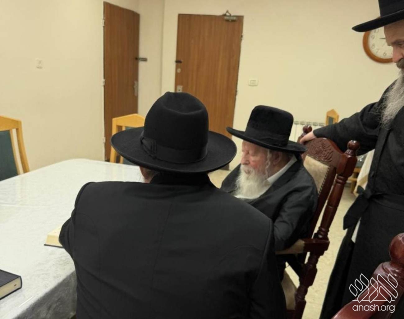 Gerrer Rebbe Discusses Chabad Growth with Russian Chief Rabbi