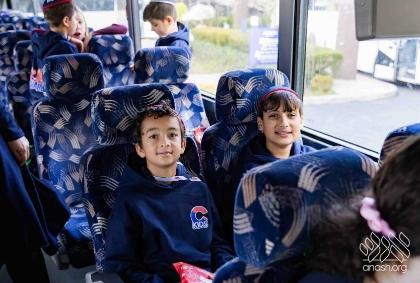 The Bus from Montreal That Keeps Getting Fuller