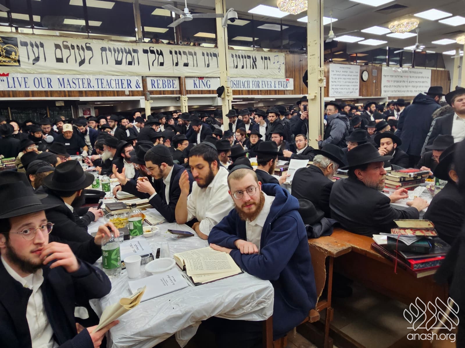 Triple Siyum HaRambam Celebrated ‘Bo Bayom’ in 770