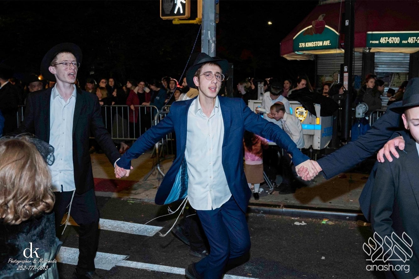 Mosdos Join Forces to Improve Sanctity of Simchas Beis HaShoeiva
