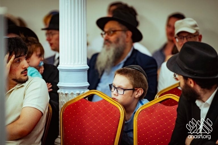 Historic Budapest Shul Reopens as First Teen-Run Shul