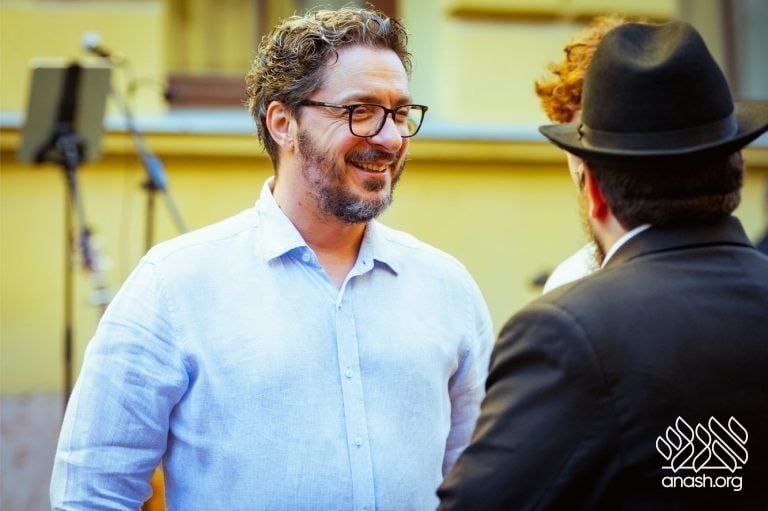Historic Budapest Shul Reopens as First Teen-Run Shul