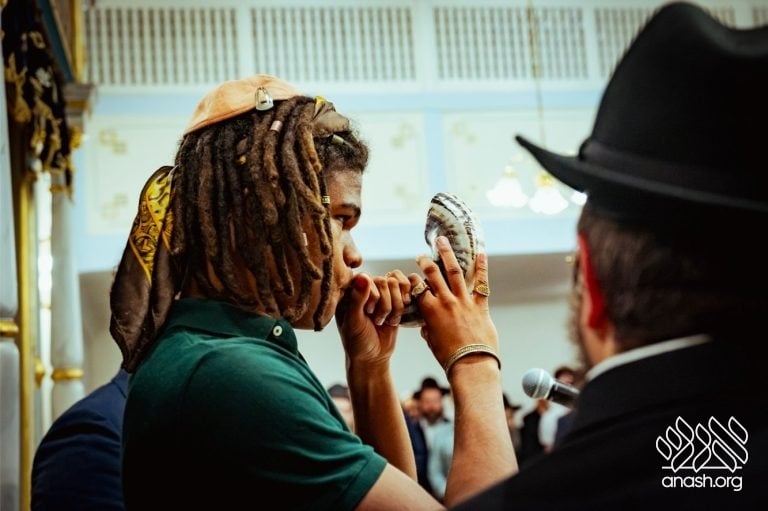 Historic Budapest Shul Reopens as First Teen-Run Shul