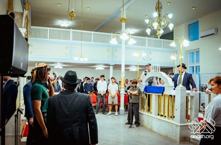 Historic Budapest Shul Reopens as First Teen-Run Shul