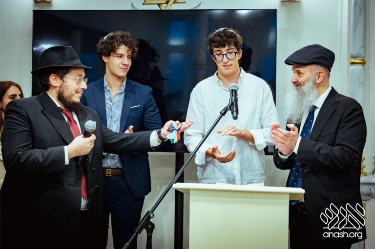 Historic Budapest Shul Reopens as First Teen-Run Shul