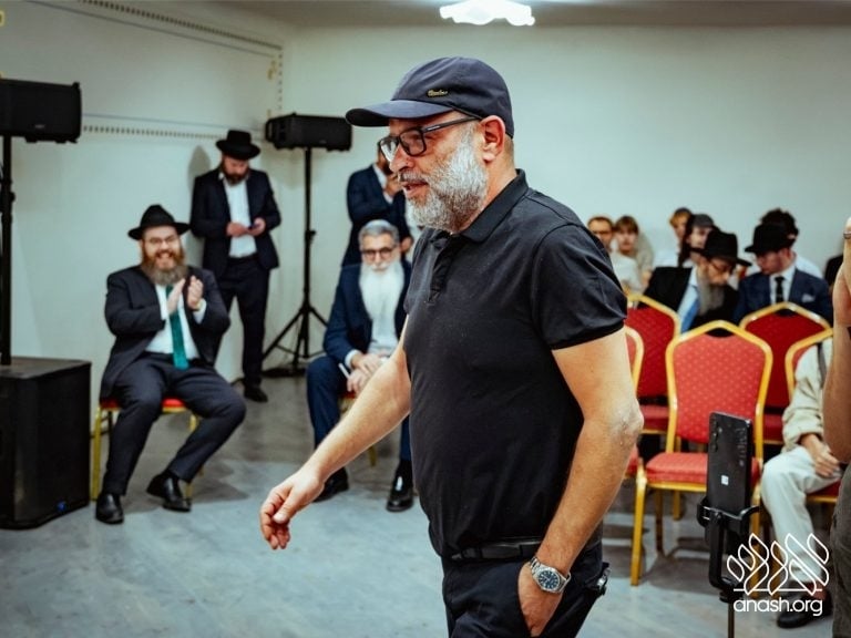 Historic Budapest Shul Reopens as First Teen-Run Shul