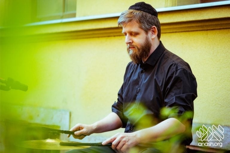 Historic Budapest Shul Reopens as First Teen-Run Shul