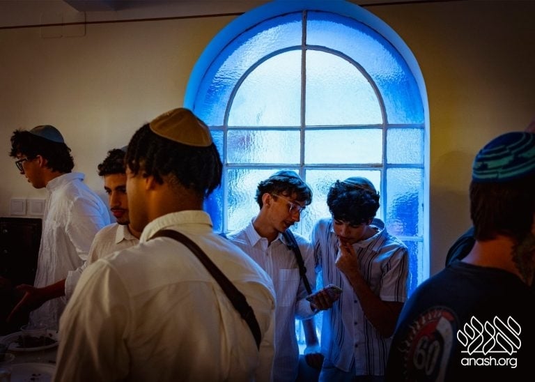 Historic Budapest Shul Reopens as First Teen-Run Shul