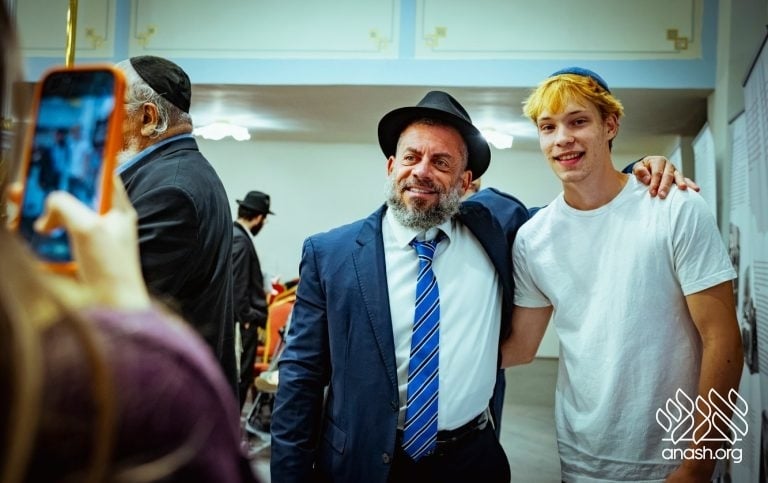 Historic Budapest Shul Reopens as First Teen-Run Shul
