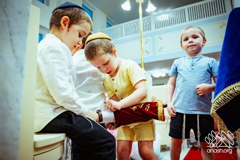Historic Budapest Shul Reopens as First Teen-Run Shul