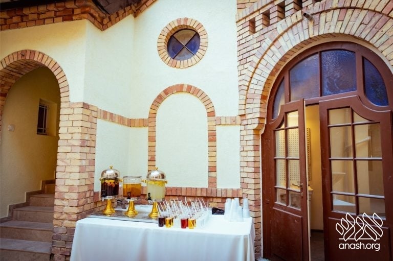 Historic Budapest Shul Reopens as First Teen-Run Shul