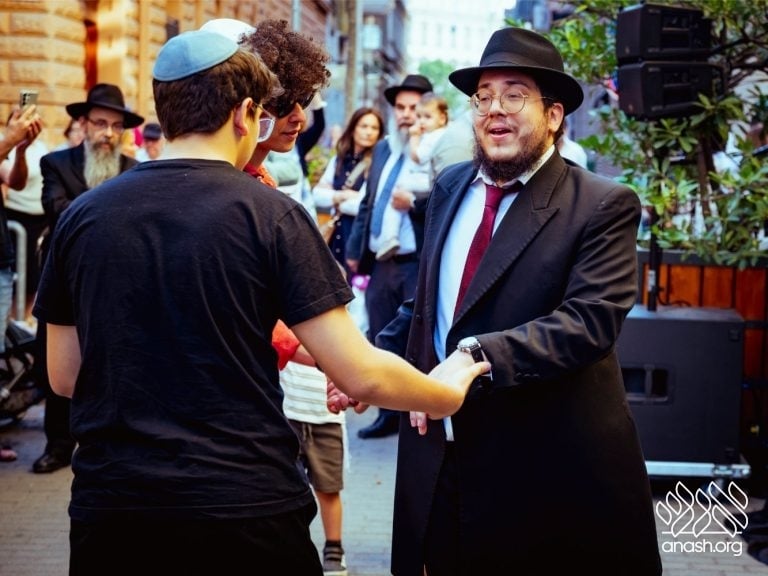 Historic Budapest Shul Reopens as First Teen-Run Shul