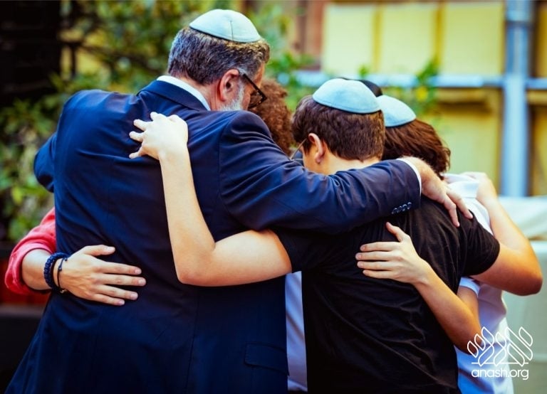 Historic Budapest Shul Reopens as First Teen-Run Shul
