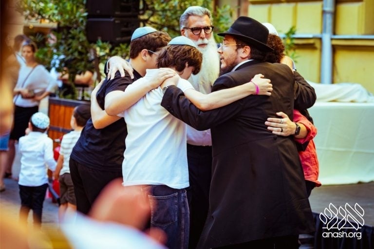 Historic Budapest Shul Reopens as First Teen-Run Shul