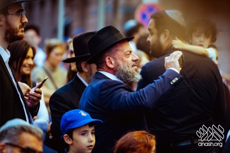 Historic Budapest Shul Reopens as First Teen-Run Shul
