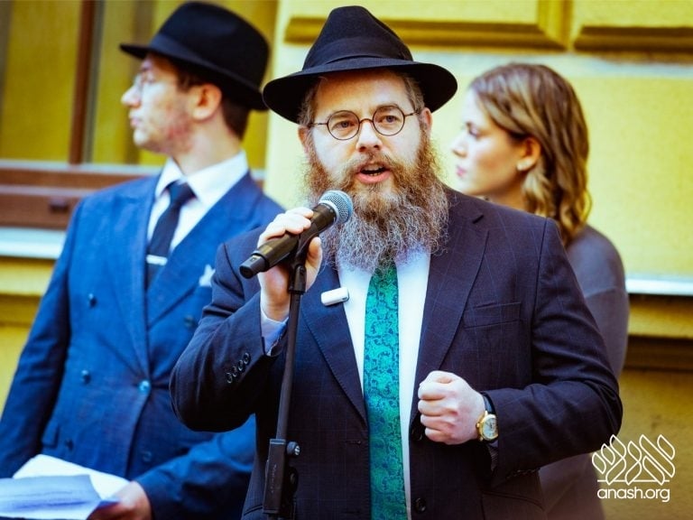 Historic Budapest Shul Reopens as First Teen-Run Shul