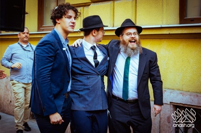Historic Budapest Shul Reopens as First Teen-Run Shul