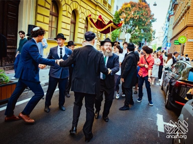 Historic Budapest Shul Reopens as First Teen-Run Shul