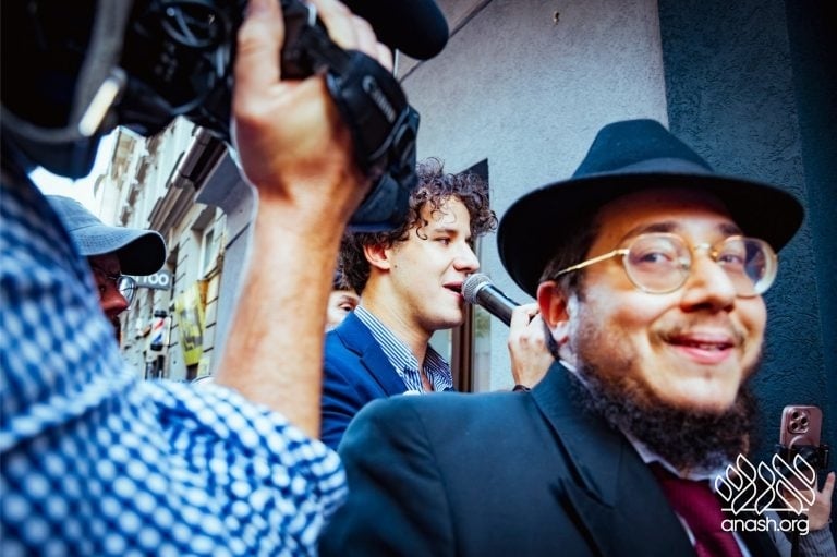 Historic Budapest Shul Reopens as First Teen-Run Shul