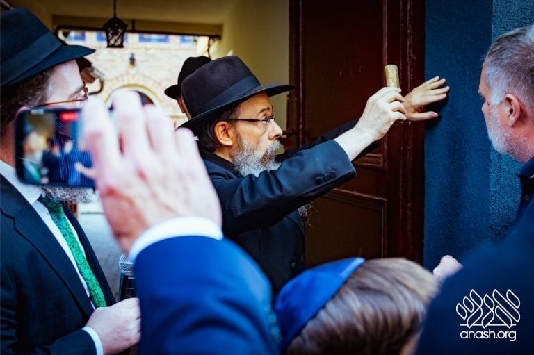 Historic Budapest Shul Reopens as First Teen-Run Shul