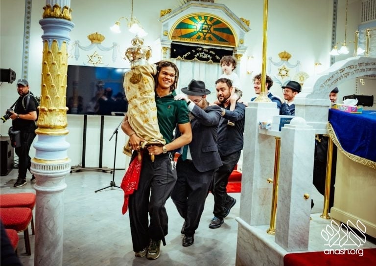 Historic Budapest Shul Reopens as First Teen-Run Shul