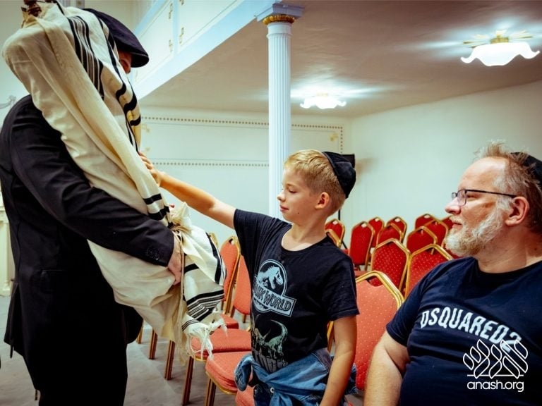 Historic Budapest Shul Reopens as First Teen-Run Shul