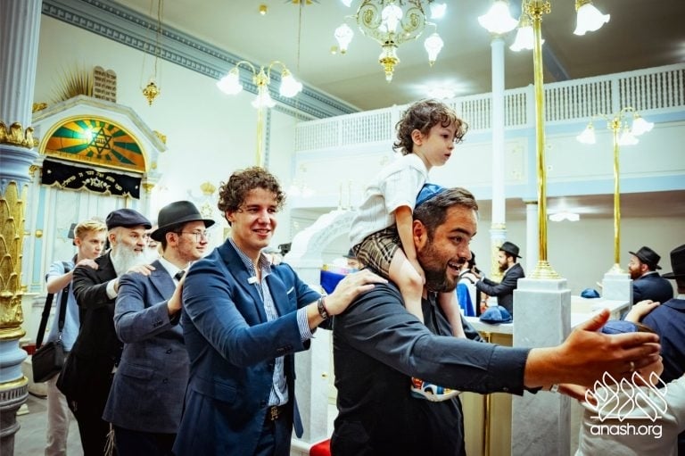 Historic Budapest Shul Reopens as First Teen-Run Shul
