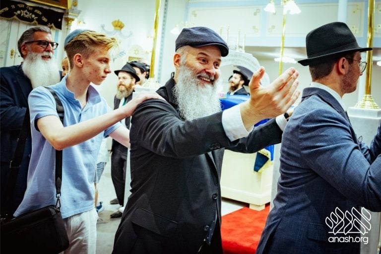 Historic Budapest Shul Reopens as First Teen-Run Shul