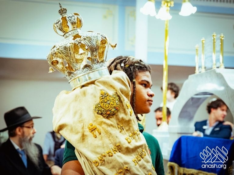 Historic Budapest Shul Reopens as First Teen-Run Shul