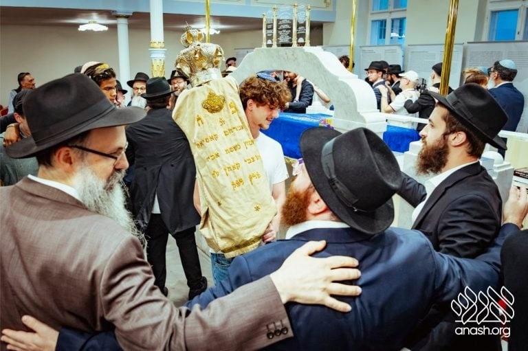 Historic Budapest Shul Reopens as First Teen-Run Shul
