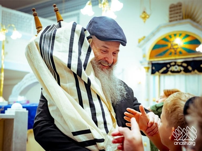 Historic Budapest Shul Reopens as First Teen-Run Shul