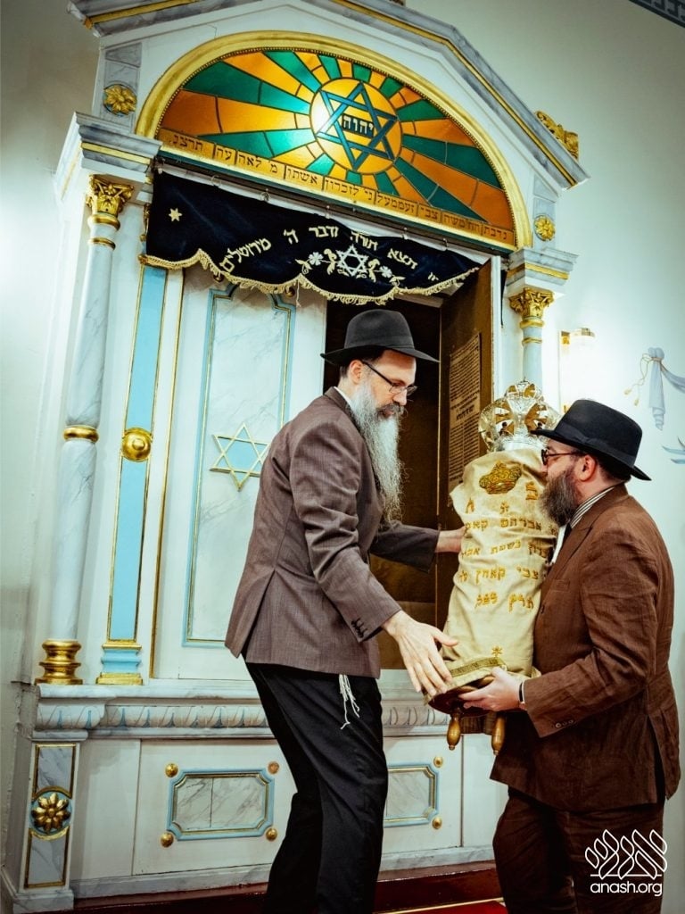 Historic Budapest Shul Reopens as First Teen-Run Shul